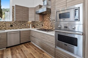 A modern kitchen with a built-in stove, oven, and microwave. - ৎ୭Luxury Hollywood Hills | 5BR + Poolৎ୭ (Los Angeles)