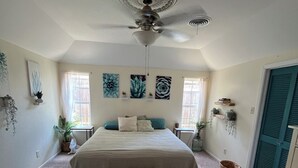 Room - Peaceful 4/2 Home with Large Yard, WiFi/Office in Quiet South Abilene Culdesac (Abilene)