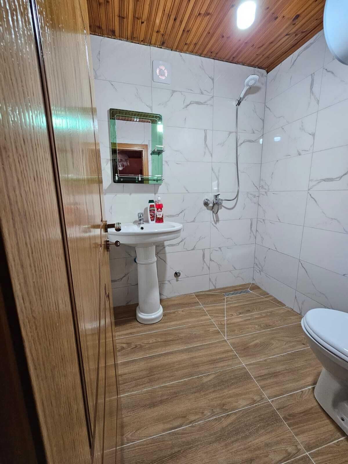Quarto família, sacada, vista para a montanha | Banheiro