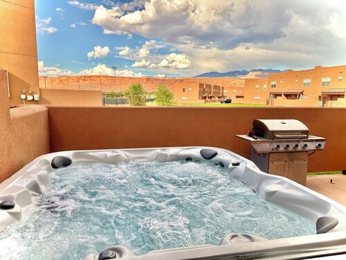 Red Rock Hot Springs | Private Hot Tub | 2 King Suites | Mountain & Rim View