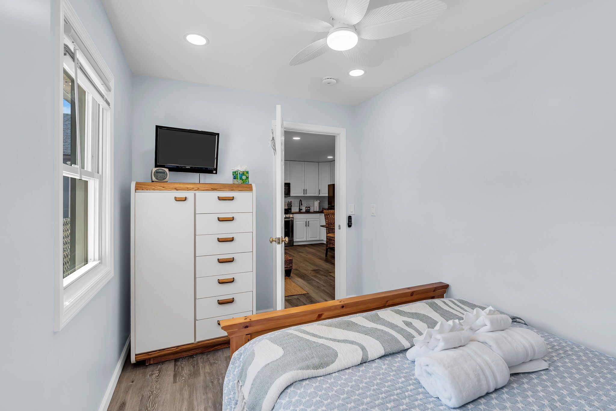 2 bedrooms, iron/ironing board, WiFi