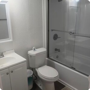 Bathroom - Delightful 1-bedroom condo with AC in Corpus Christi (Corpus Christi)