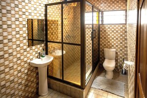 Basic Single Room | Bathroom - ANIYAK GUEST HOUSE (Takoradi)