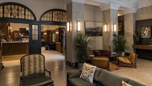 Lobby - Classic Yonge Stay (Toronto)