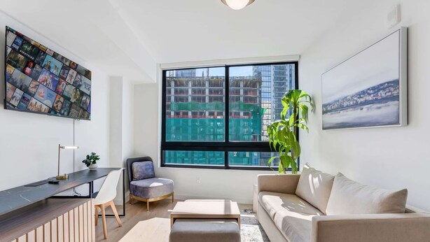 Living area - Luxury Miami 1BR Apt, Pool & Beach Access for 4 (Miami)