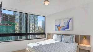 Room - Luxury Miami 1BR Apt, Pool & Beach Access for 4 (Miami)