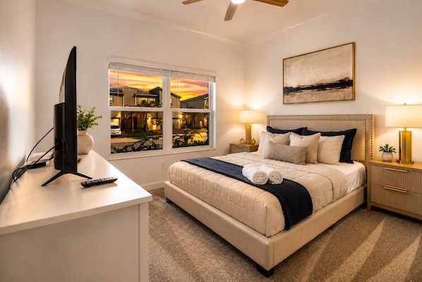 A hotel room with a bed, bedside lamps, a desk with a TV, and a window with a view of the outside. - 5-bedroom 2 MINUTE WALK TO RESORT (Davenport)
