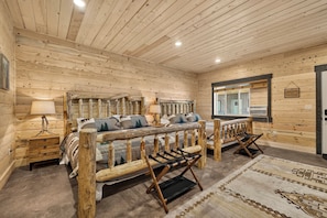 Iron/ironing board, Internet, bed sheets - Cozy Idaho Retreat/2 Kings & Hot Tub (Saint Anthony)