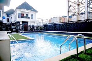 Pool - Luxury 3BR Lekki Duplex  Pool, 24/7 Power & WiFi (Lekki)