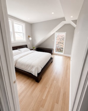 Room - Perfect 5-bedroom estate in vibrant Chicago. (Chicago)