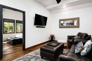 Desk, iron/ironing board, WiFi, bed sheets - The Creekside Retreat | Steps to Frisco’s Main St! (Frisco)
