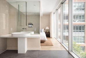 Bathroom - Adelaide City Rooms (Toronto)