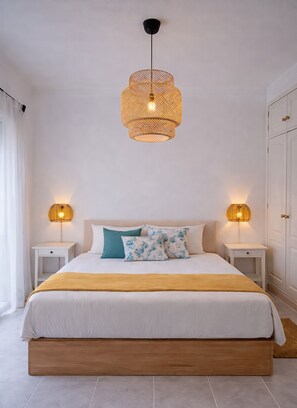 Bügeleisen/Bügelbrett, Reisekinderbett, kostenloses WLAN, Bettwäsche
