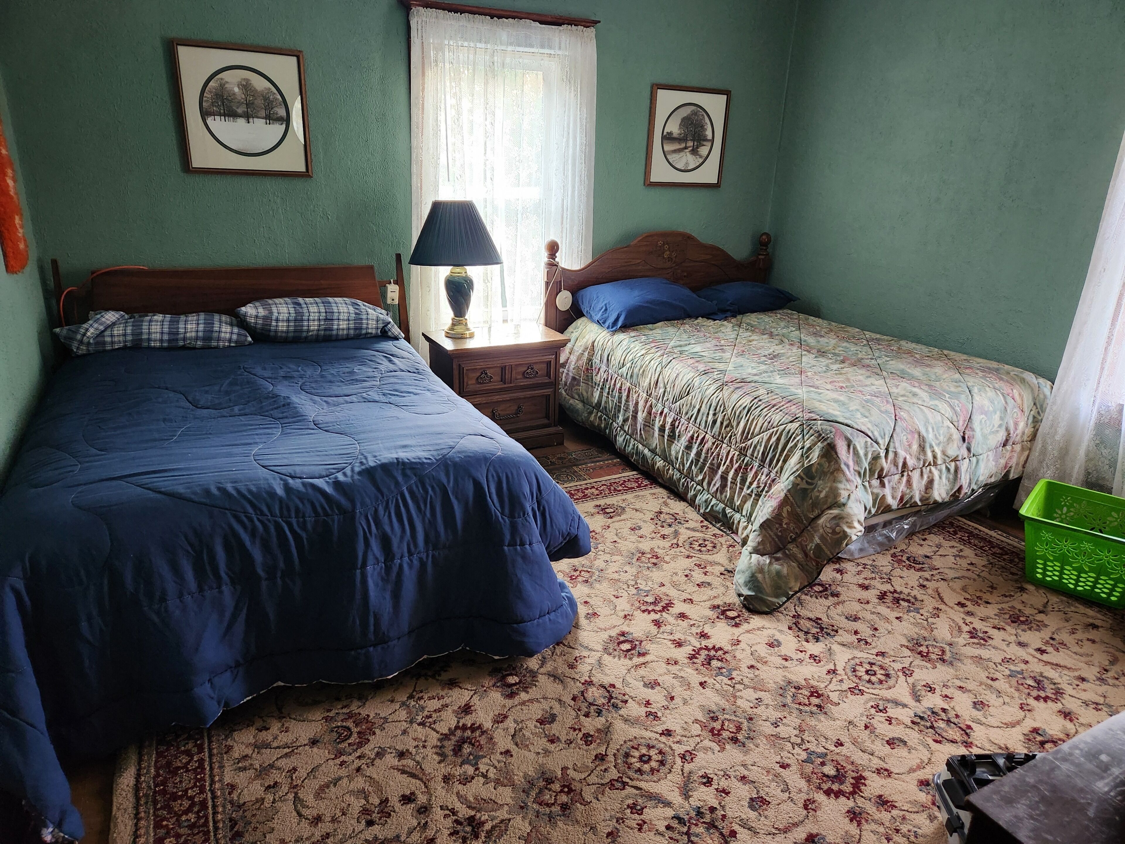 Iron/ironing board, internet, bed sheets