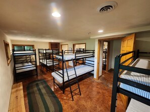 Room - Serene 30 bed 4-bedroom farmhouse with AC in charming Caledonia (Caledonia)