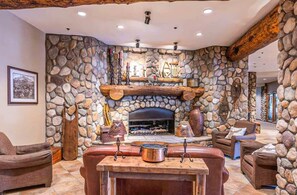 Interior - Grand Lodge 259: Ski In/Ski Out 2BR, 2BA, Sleeps 6 - Pool, Hot Tub, Dogs OK (Crested Butte)