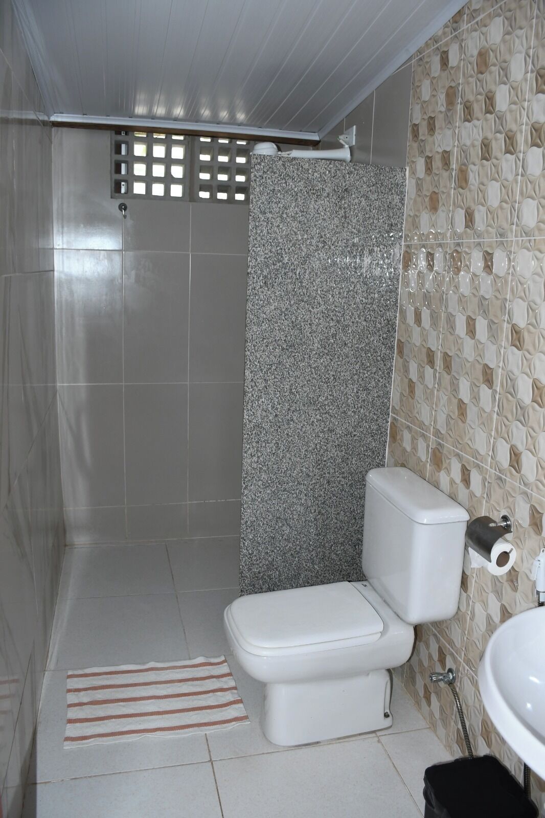 Een douche, handdoeken