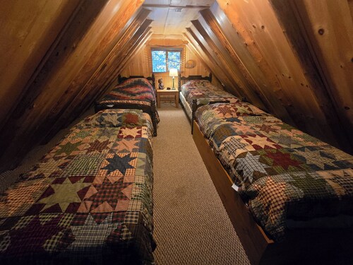 Rustic guest cabin in the Pines near Golf Course and Big Springs Sleeps 6