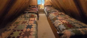 Rustic guest cabin in the Pines near Golf Course and Big Springs Sleeps 6