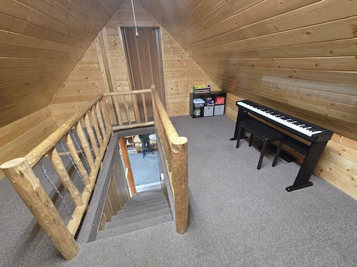Rustic Cabin in the Pines near golf course and Big Springs Sleeps 6-8, 2 bath