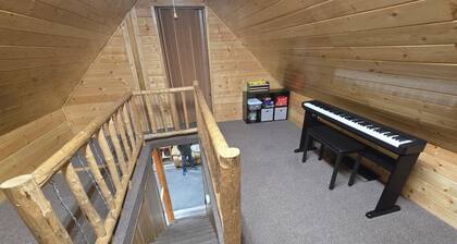 Rustic Cabin in the Pines near golf course and Big Springs Sleeps 6-8, 2 bath