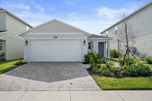 Exterior - Serene 2-bedroom house in beautiful Port St. Lucie (Port St. Lucie)
