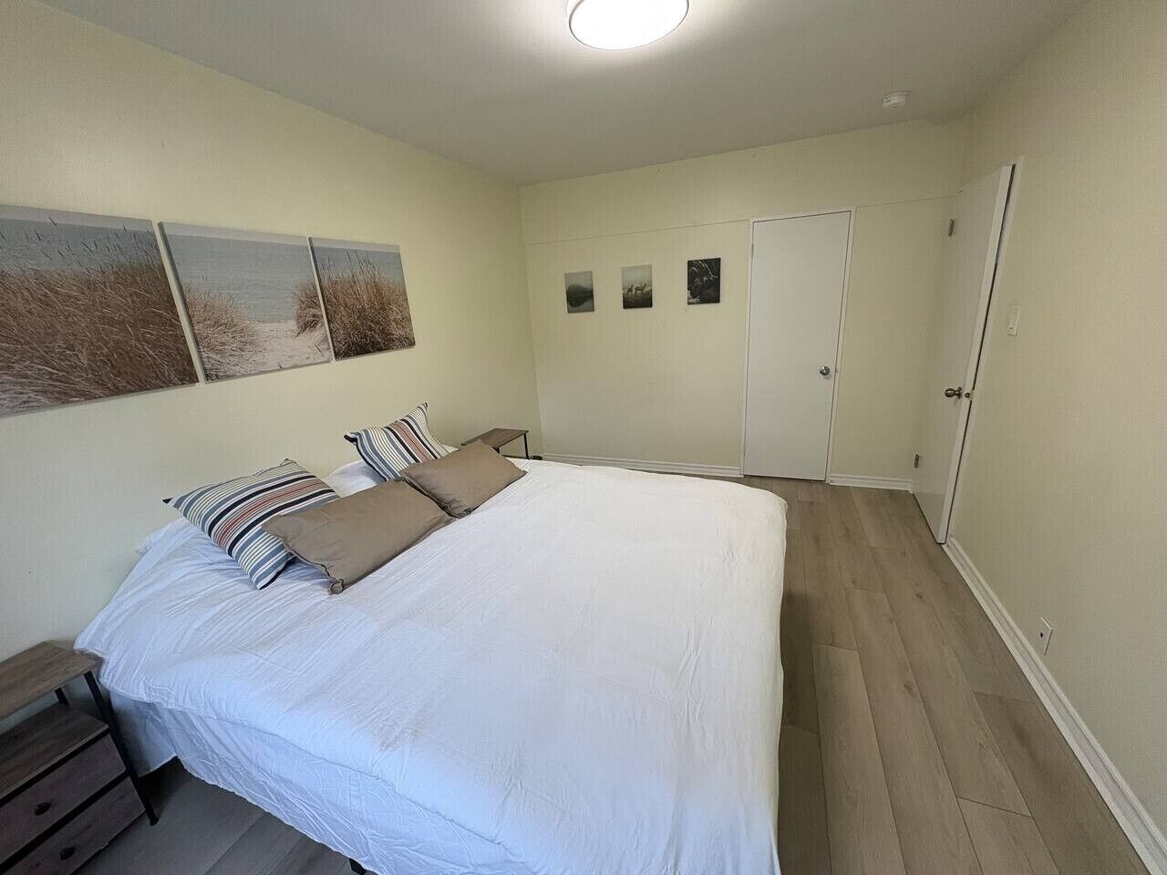 Desk, iron/ironing board, WiFi, bed sheets