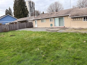 Exterior - Entire 3BR House, Private, near Capilano &Downtown (District of North Vancouver)