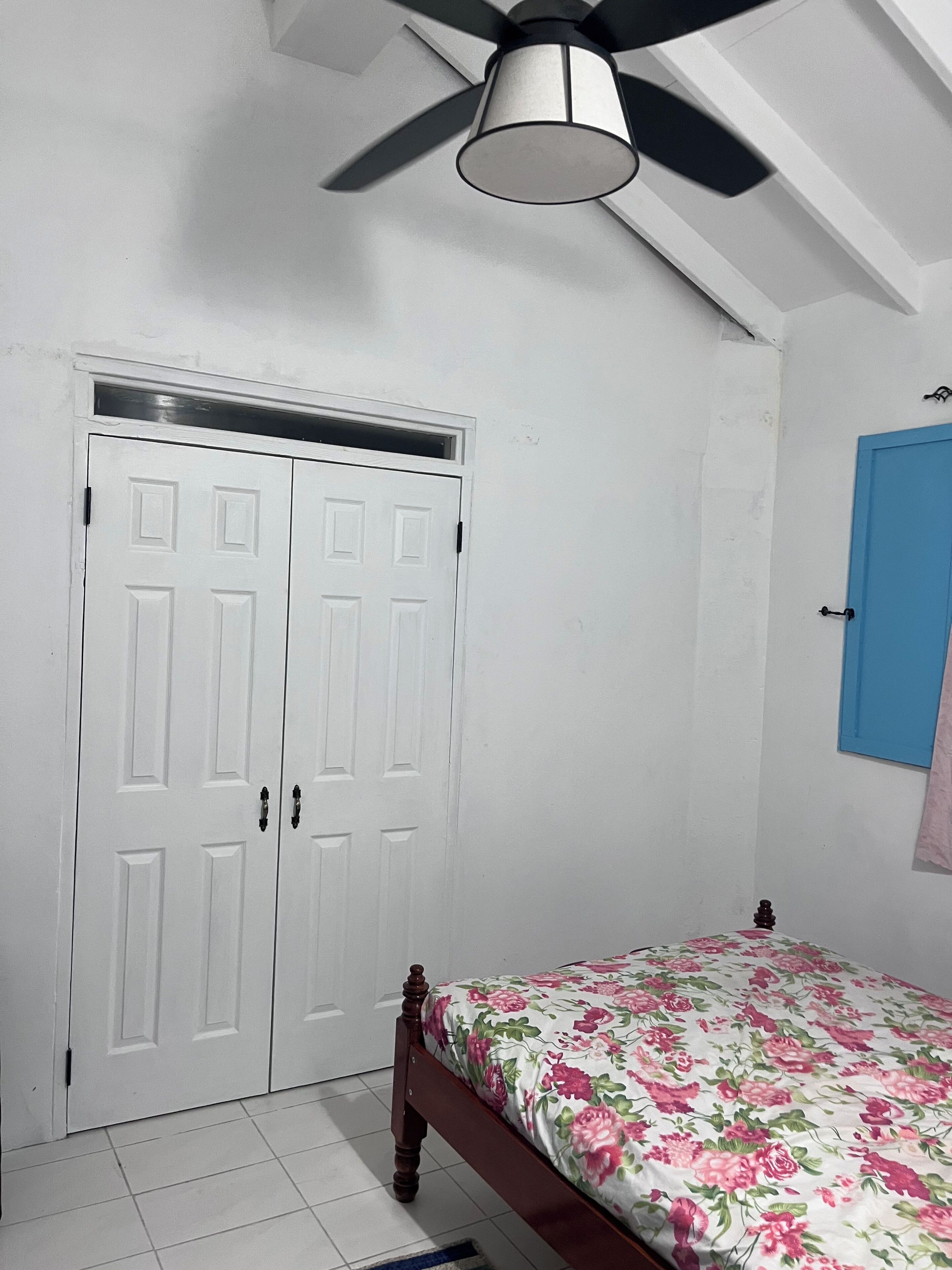2 bedrooms, iron/ironing board, WiFi (free)