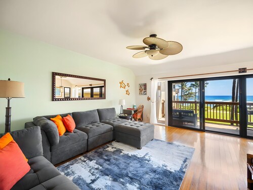 Lihue, Kaha Lani, Spacious 4 BR, Beachfront, Sleeps 12