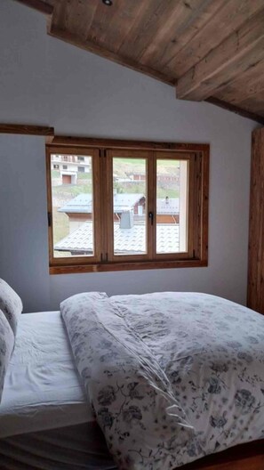 Unclassified image, 3 of 27, button - 2-bedroom beautiful apartment in charming Alpes village close to Mont Blanc. (La Giettaz)