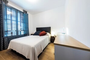Room - 3 Bedroom • Rooftop • Fast WiFi • Central Barcelona (Barcelona)