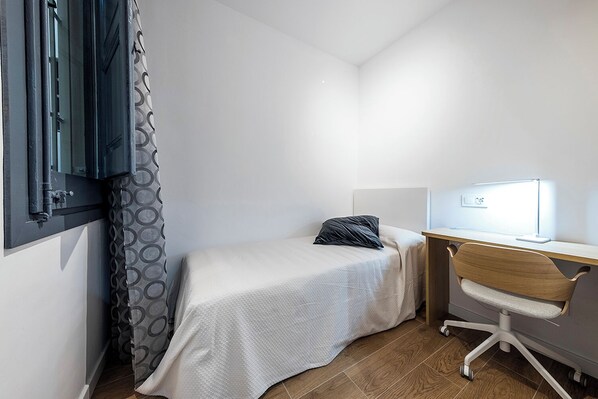 Room - 3 Bedroom • Rooftop • Fast WiFi • Central Barcelona (Barcelona)