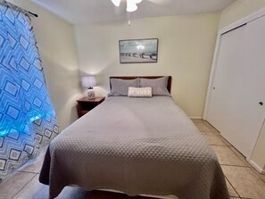 Room - Welcome to Paradise Isle! (Gulf Shores)