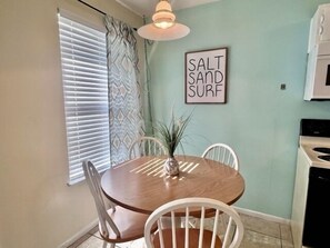 Dining - Welcome to Paradise Isle! (Gulf Shores)