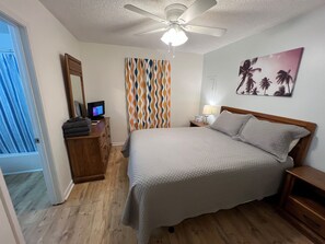 Room - Welcome to Paradise Isle! (Gulf Shores)