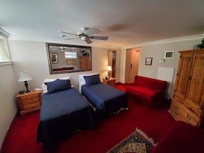 In-room safe, iron/ironing board, WiFi (free) - Madison Manor Stay (Toronto)