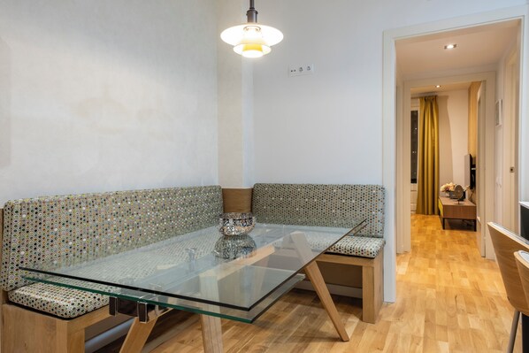 Dining - Nomad friendly • A/C • Fast WIFI • Rooftop• Center (Barcelona)