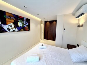 Room - Golfe-Juan - Sleeps 4 - Air Conditioning and Wi-Fi (Vallauris)