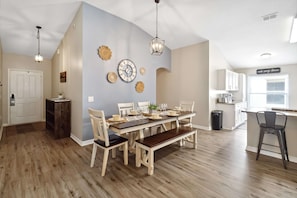 Dining - 15 Minutes to Disney! 5BR Private Pool & Disney Themed Rooms, Gated Community (Davenport)