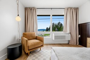Room - New! Style, Comfort & Views | Walk to Tours & Food (Juneau)