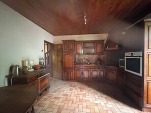 Private kitchen - Vrbo Property (Argentat-sur-Dordogne)
