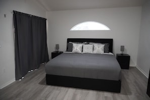 3 Schlafzimmer, Zimmersafe, Schreibtisch, Bügeleisen/Bügelbrett