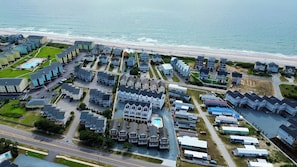 A coastal residential area with multiple-story houses, a beach, and a swimming pool. - 4BR in Downtown Surf City • 1 Block to Beach (Surf City)