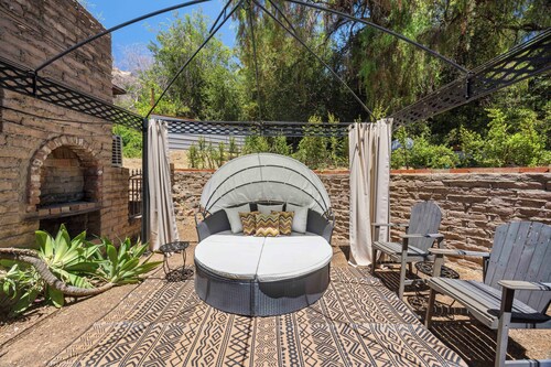 Old West Cottage in the Canyon, Billiards, Firepit