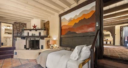 Old West Cottage in the Canyon, Billiards, Firepit