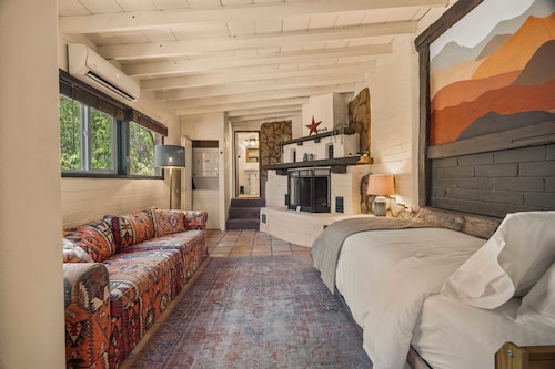 Old West Cottage in the Canyon, Billiards, Firepit