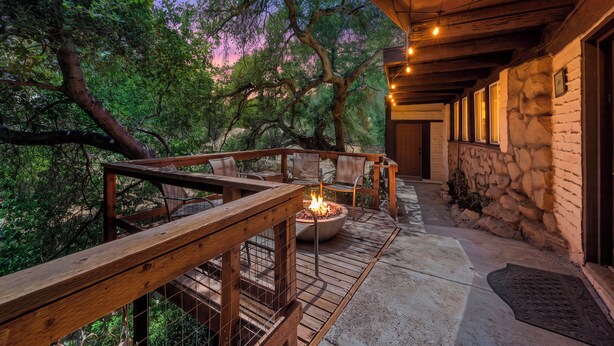 Terrace/patio - Old West Cottage in the Canyon, Billiards, Firepit (CANOGA PARK)