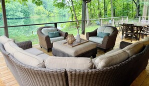 Outdoor dining - Serenity Lake House . Private Lakefront Escape (Trail Creek)