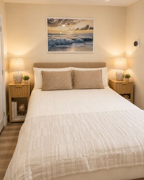 Tabla de planchar con plancha, wifi y ropa de cama 